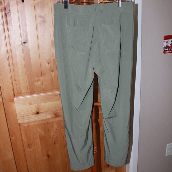 Athleta Tribeca Utility Crop Size 2 - Picture 3 of 9